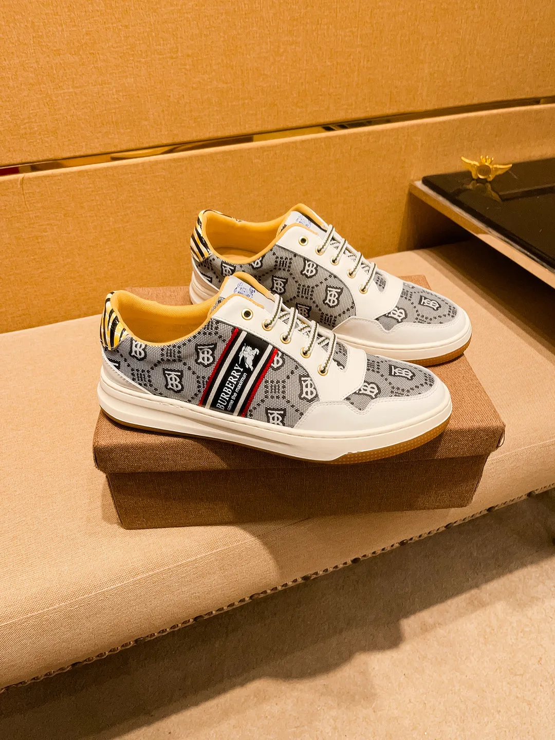 Men's shoes💰 400💰[LV]🔥Louis Vuitton, high-end men's shoes brand, official website 1:1 latest masterpiece: the upper is made of Italian imported first-layer cowhide with a comfortable and breathable lining➕original non-slip and wear-resistant outsole🔥, making walking more convenient and comfortable! An exclusive new model, a stunning work, a beautiful 1:1 replica [color] compared to the official quality! Create a fashionable personality to set off your uniqueness! A must-have for trendy men! Classic 🔥Size: 38-44 Color: 🔥 2⃣️colors available🔥.